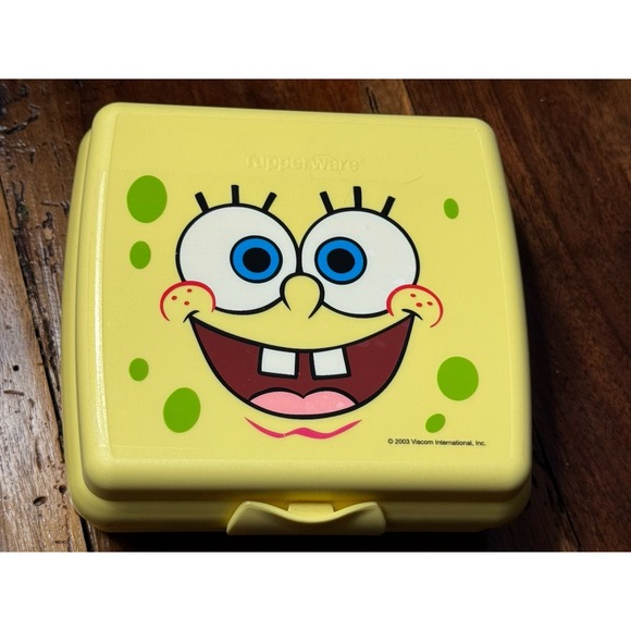Tupperware SpongeBob Squarepants Sandwich Keeper Container 3752D-2 Yellow NEW - Picture 1 of 5